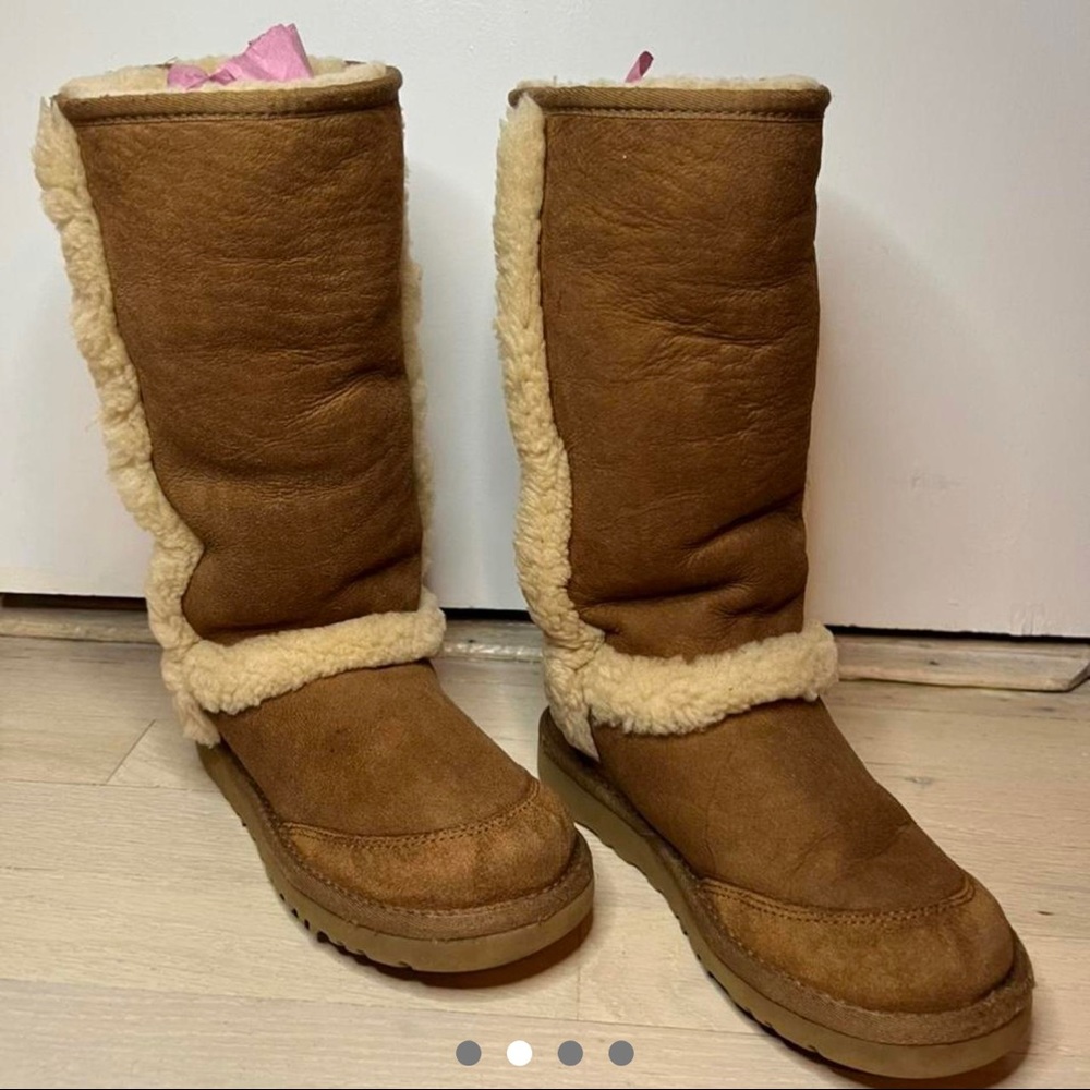 Knee high ugg boots
In good condition
Worn only a few times